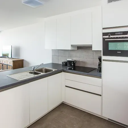 Les Amiraux - 0701 + Box 2 Apartamento *